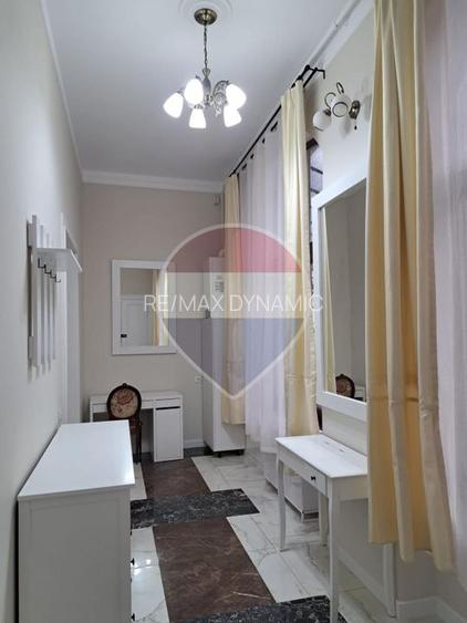 Apartament cu 3 camere pretebil pentru cabinet sau rezidential