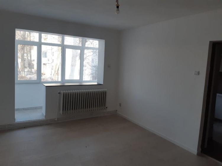Apartament cu 2 camere, etaj 1/4, zona Tatarasi