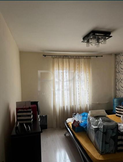 Apartament 3 camere, decomandat/ Drumul Taberei
