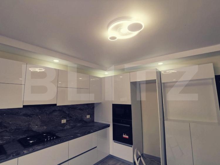 Oferta! Pachet de 2 hale la cheie si o casa, 1800 mp construiti!