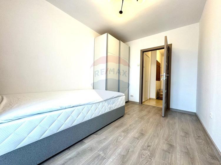 Apartament cu 3 camere de închiriat