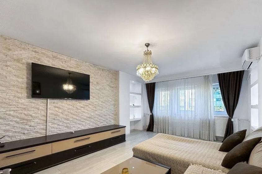 Apartament 3 Camere,Decebal,bl.1990,et.2/8,Amenajat,mobilat,complet