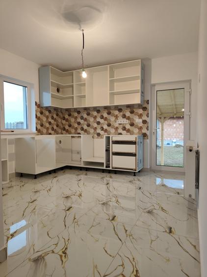FARA COMISION casa cu 4 camere 2 bai PARTER + Pod Mansardabil cu placa la cheie