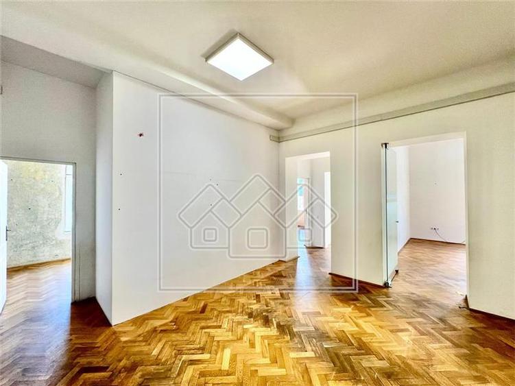 Spatiu de inchiriat in zona centrala - Complet renovat