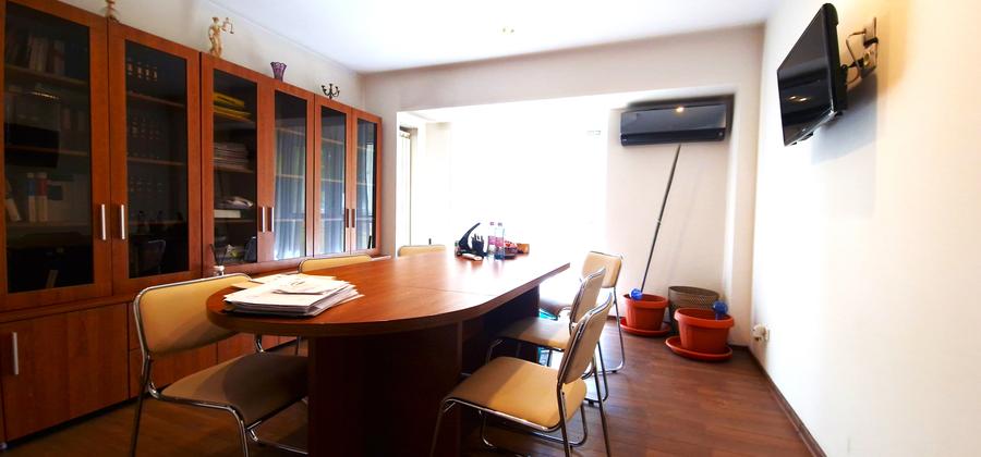 Spatiu mobilat de birouri - Apartament cu 3 camere - Bd. Unirii 7