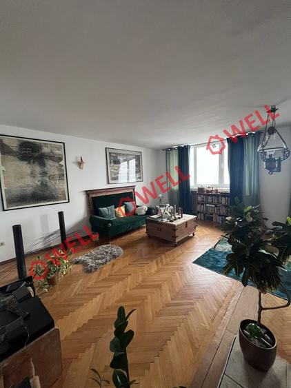 De vânzare Apartament recompartimentat din 3 camere, în 2 camere!