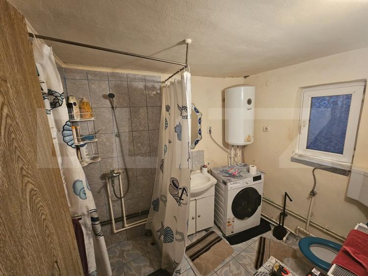 Casă cu 3 camere și grădină, aproape de centrul orașului Câmpeni