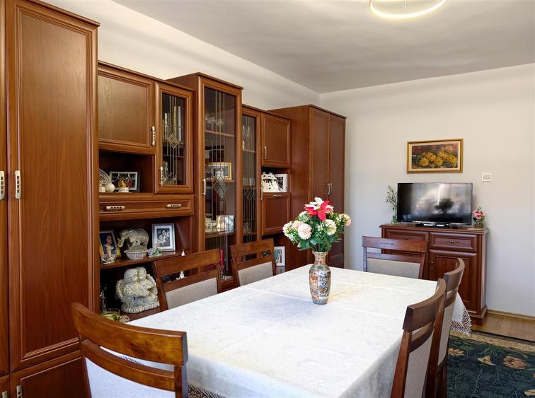 Casa de vanzare l 260 MP Utili l P + 2E l 560 MP Teren