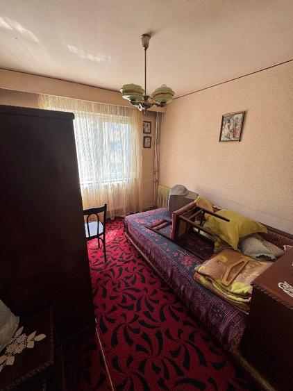 De vanzare apartament cu 3 camere zona Cina