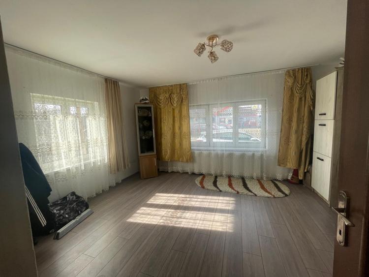 Casă unifamilială cu curte proprie, 100 mp, zona Ferneziu
