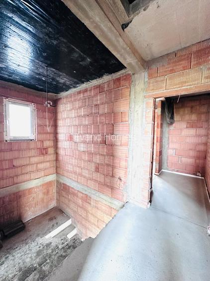 Duplex despartit prin camera tehnica- 4 camere si 2 bai - Mosnita Noua - 12