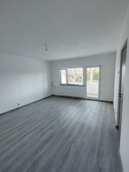 Vânzare Garsonieră 42 Mp Vitan Mall Complet Renovată Instalații Schimbate