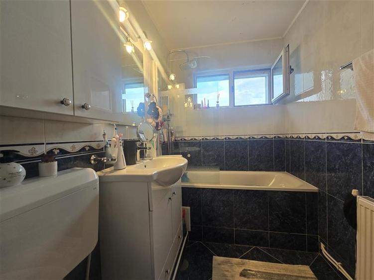 De vanzare apartament 2 camere complet mobilat, str.Cornisa, zona Scolii 10