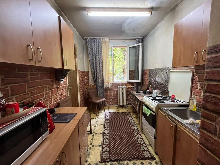 Apartament 3 camere, Strada Huedin, zona Bd. Brancoveanu
