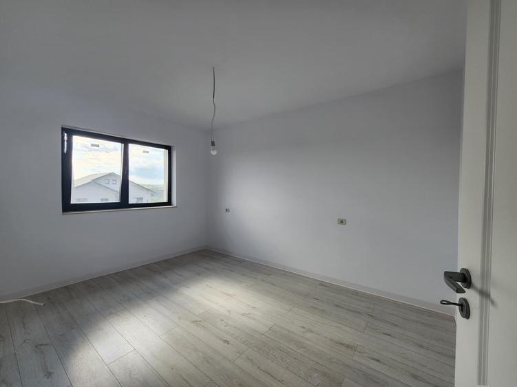 Casa individuala,4 camere,2 bai,110 mp utili,500 mp teren,20 mp Beci, Miroslava