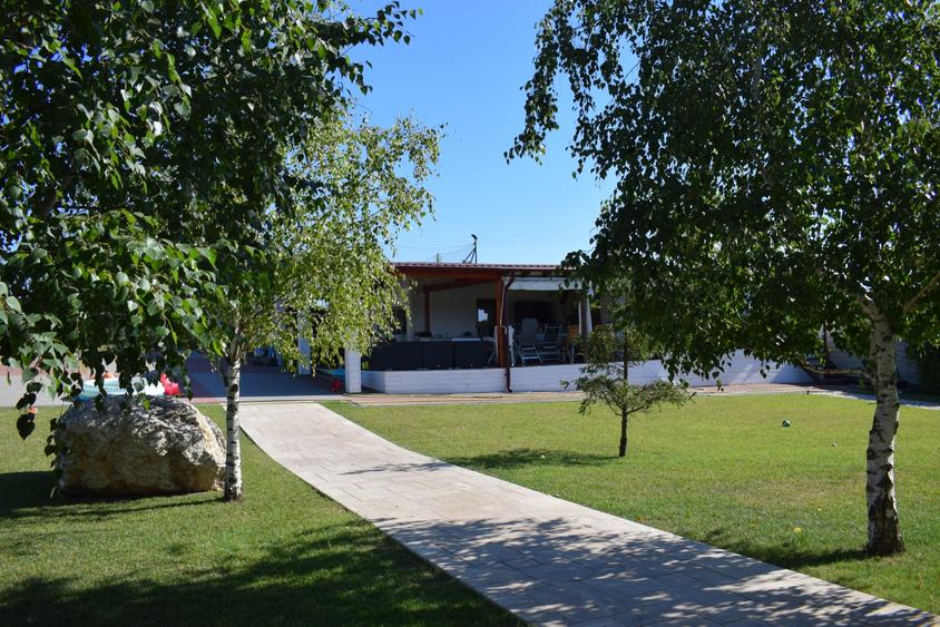 Conac lac Snagov cu ponton