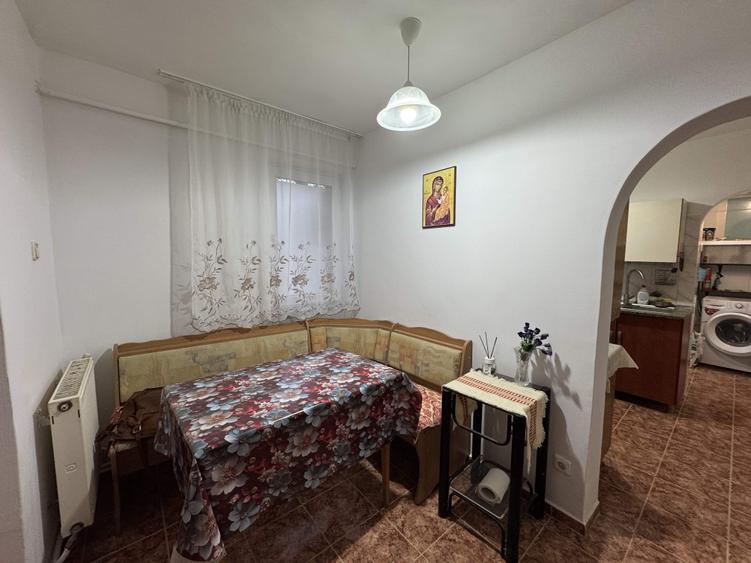 2 cam,decomandat,parter cu balcon, 53 mp,Primaverii,pretabil spatiu comercial