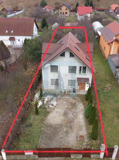 Casa/Villa , 5 camere, singur în curte, 960 mp teren- zona Tarlungeni