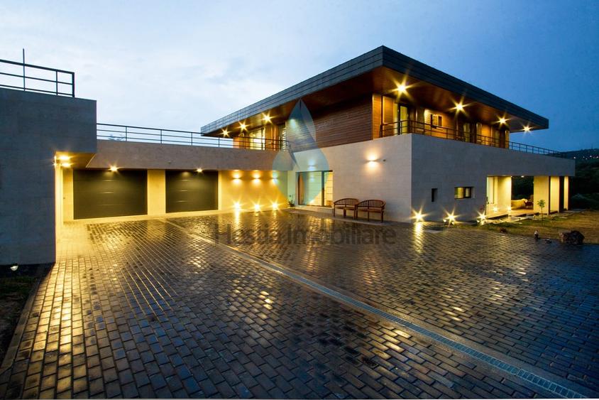 Vila eleganta tip ,,Smart Home", teren 7500 mp,Barnova -Iasi.