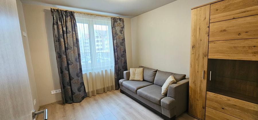 Inchiriez apartament de 3 camere situat central-G-ral Magheru, etaj 1