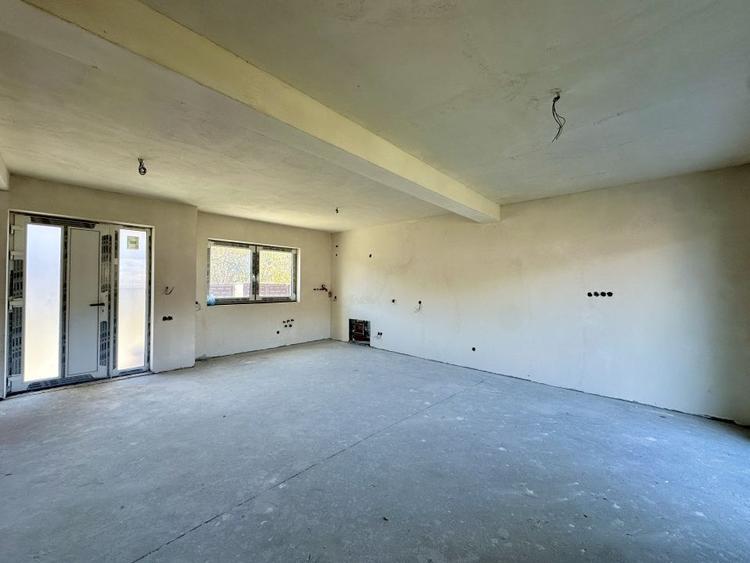 Comision 0. Casa noua Luna de Sus, Floresti