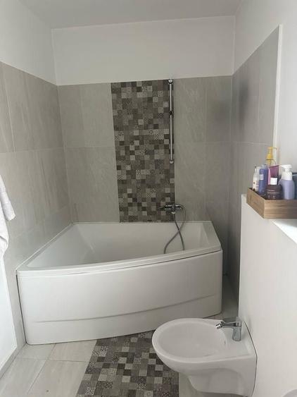 Casa cu 5 camere si garaj - la 100 ml distanta de lacul Grivita