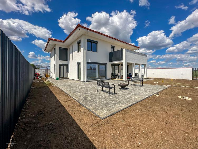 Smart Home 5 camere| Complet autonoma energetic | Langa Lac