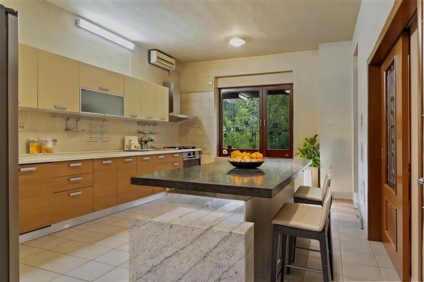 Vila in imediata vecinatate a padurii! Teren 2400 mp!