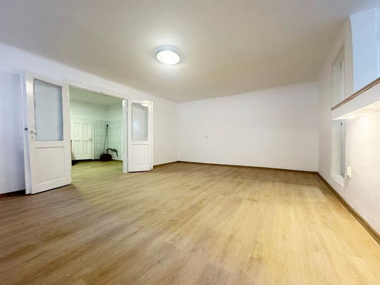 Apartament la demisol 60 mp utili - Str Einstein - Central