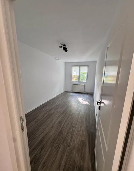 Închiriere Apartament 4 camere în Aparatorii Patriei | Decomandat | Nemobilat