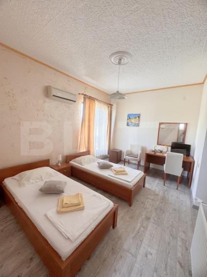 Cladire multifunctionala, pensiune plus casa, parcari private