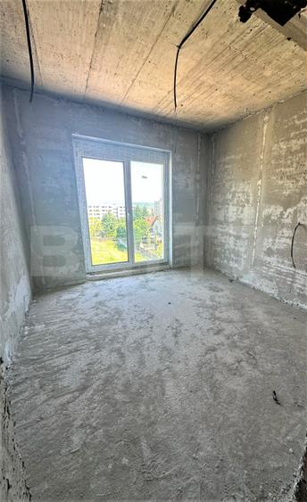 Apartament cu 4 camere 100 mp in bloc cu piscina din cartierul Europa