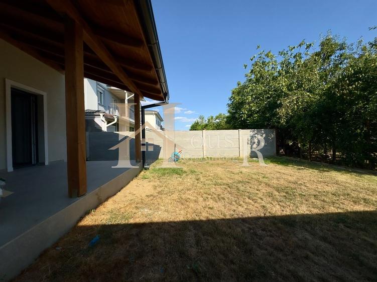 Duplex cu dormitor la parter. Bucatarie inchisa. Strada asfaltata !