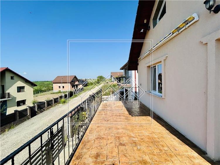 Casa individuala in Sura Mare cu 2 garaje, 2 terase si teren de 493 mp - 17