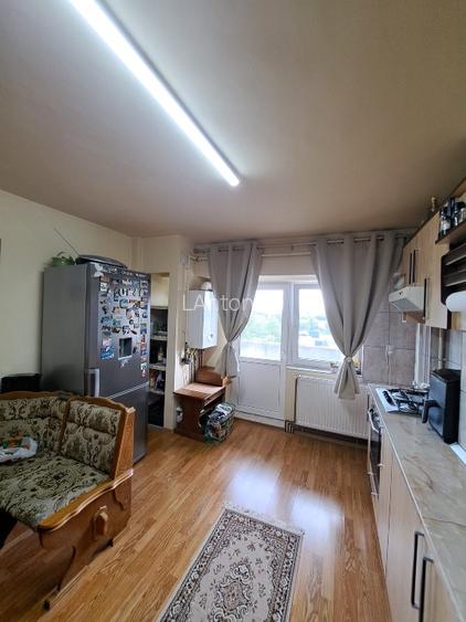  Apartament 3 camere de vânzare – Târgoviște, Micro 11 (în spatele Tribunalului  - 14