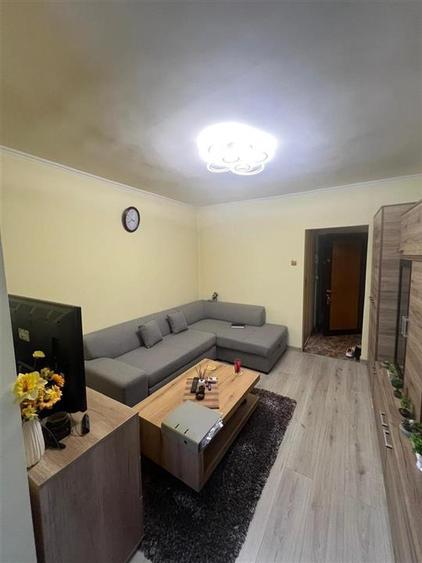 RECO Garsoniera renovata complet, etaj intermediar