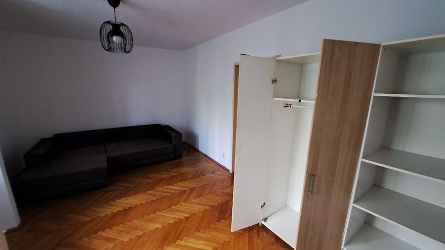 1 Mai-Turda, 2 camere de vanzare, 2/8, decomandat, an 1986