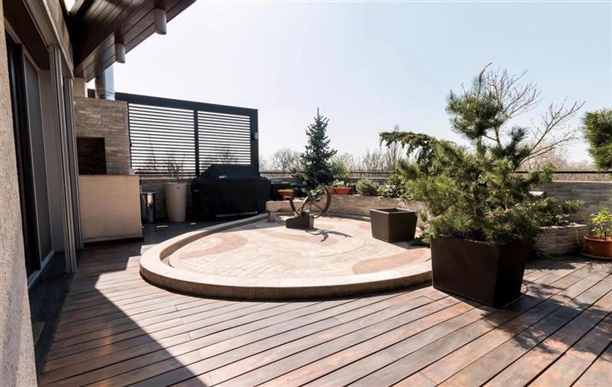 Penthouse spectaculos cu vedere catre parc