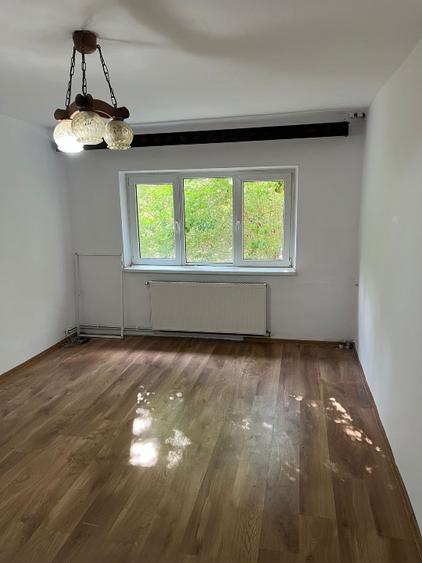 Apartament 3 camere decomandat – Micro 3 | Etaj 1 | Centrală proprie | Bloc 1987