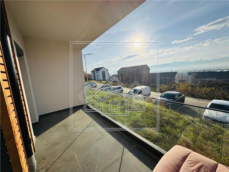 Apartament decomandat cu 2 camere, terasa, mobilat si utilat