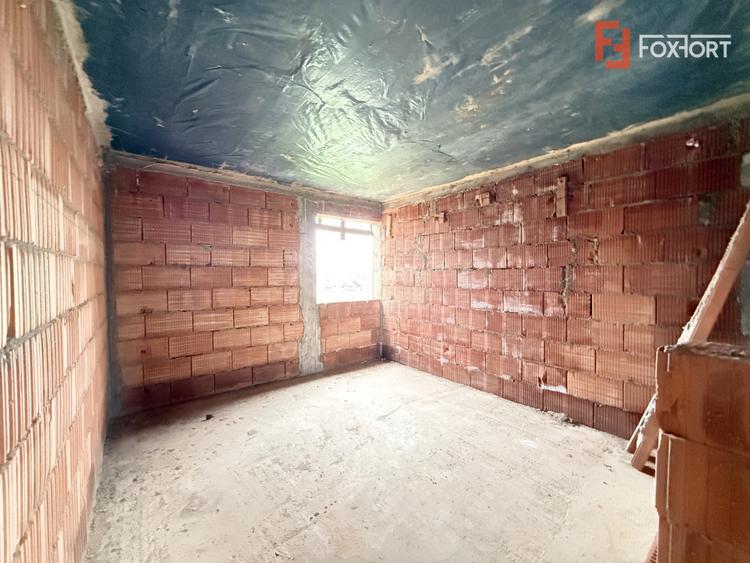 Duplex intreg 8 camere, LA ROSU, de vanzare in Sacalaz, la intrare - 11