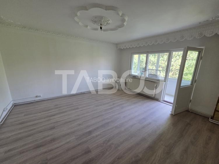 Apartament 3 camere de inchiriat zona Campului etaj 2 - 3