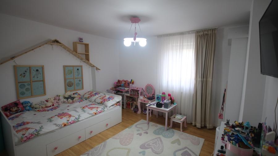 Vanzare casa foarte solida,renovata impecabil.Zona Freidorf.