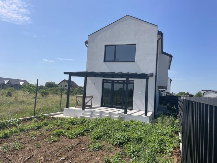 Vila individuala, Domnesti, Drumul Targului, P+1, suprafata teren 460, finisata.
