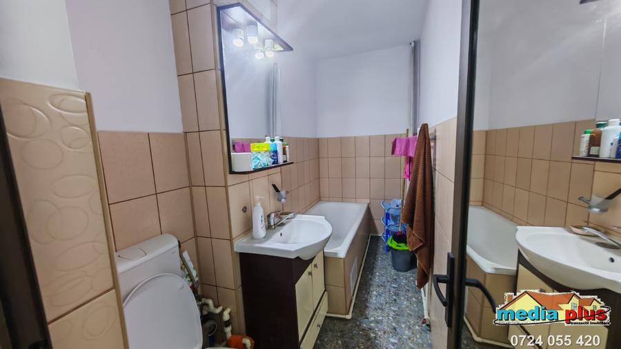 Apartament 2 camere decomandat, 3 balcoane, cartier Port
