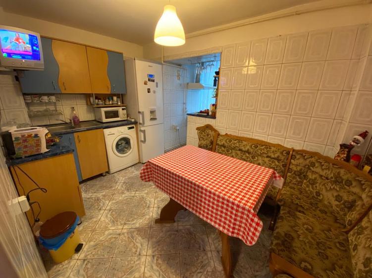 Micro 6 Târgoviște,  etaj2/4, închiriere apartament 3camere