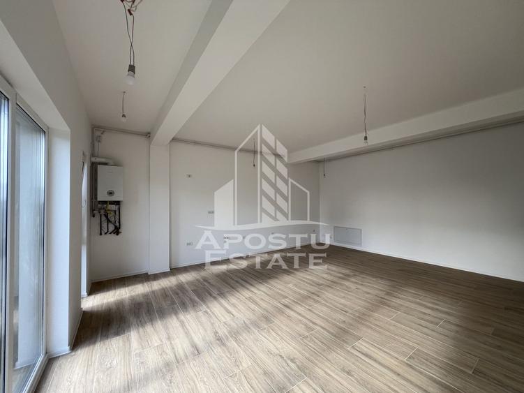 De vanzare 77 mp spatiu comercial la parter cu 48 mp gradina proprie