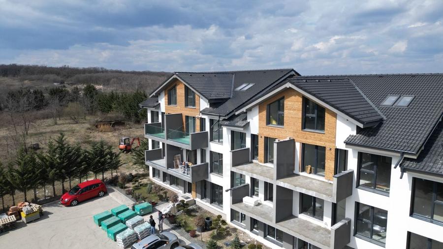 Apartament premium 3 camere + curte 50 mp 2 băi 61,4 mp utili Cristian