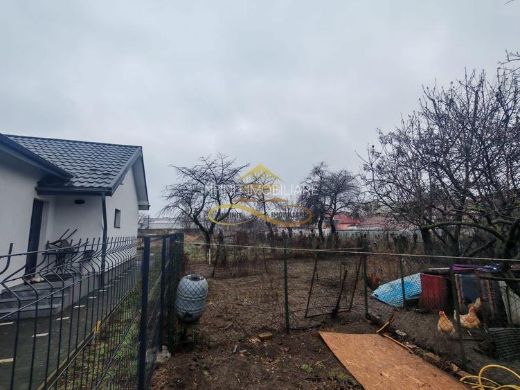 Vand casa batraneasca + Teren –zona REPUBLICII, Bacau, comision 0 - 7