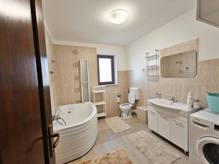Duplex finisat modern, parcari, zona Europa
